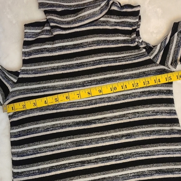 AEO Soft & Sexy Plush Cold Shoulder Striped Dress Size Medium - Picture 6 of 9